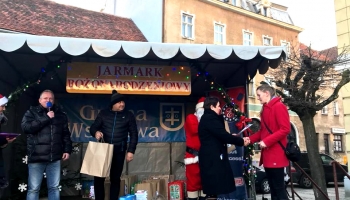 wręczanie nagród na scenie