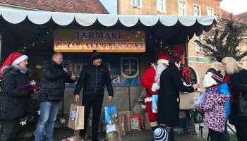 wręczanie nagród na scenie