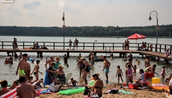 plażowicze na piasku