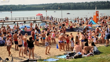 plażowicze na plaży