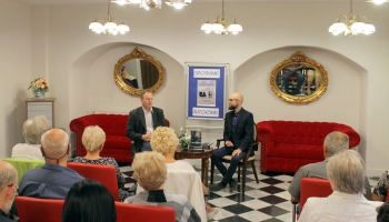 zdjęcie autora i wydawcy ze spotkania autorskiego