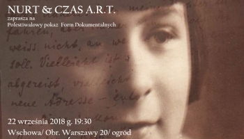 plakat do filmu z dziewczyną w tle