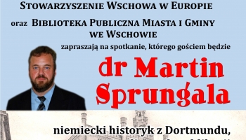 stare zdjęcie ratusza wschowskiego oraz gościa