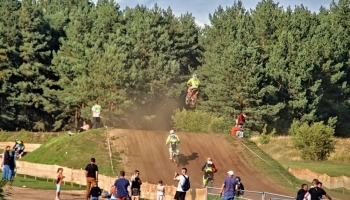 wyścigi motocrossowe na torze