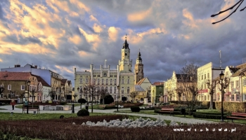 panorama rynku i budynek ratusza