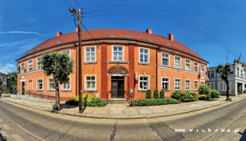 kamienica przy ulicy pocztowej