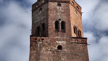 wieża kościoła farnego