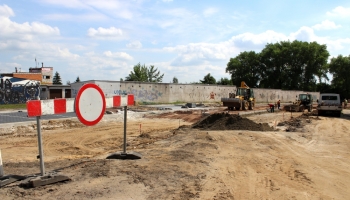 rozbudowa ulicy kamiennej i znak zakazujący wjazdu