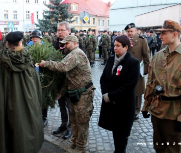 złożenie kwiatów przez włodarzy